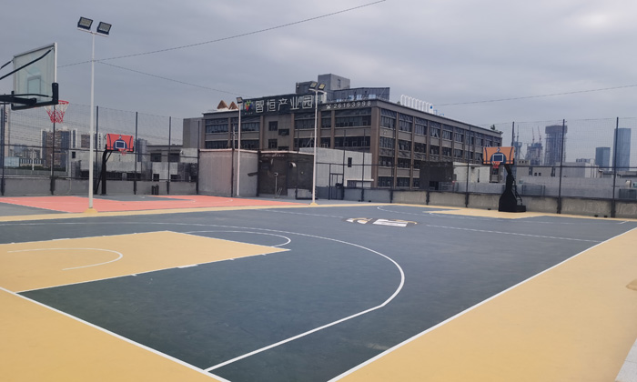  建籃球場用什么地面材料比較好？